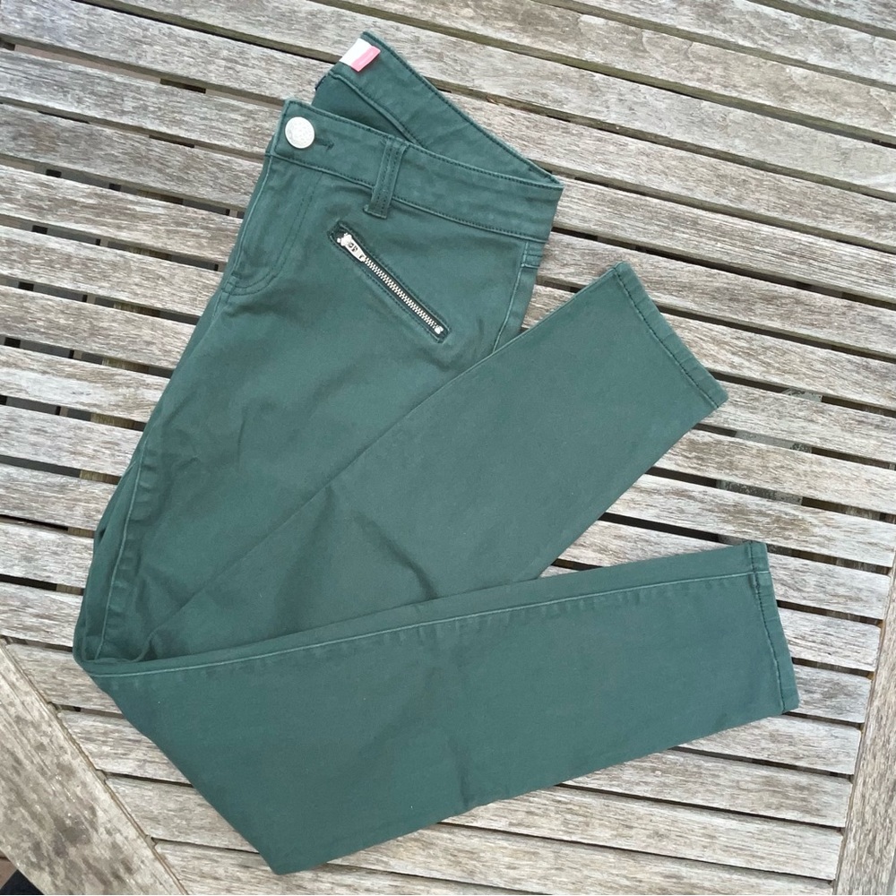 CAbi Hunter Green Skinny Jean - Zipper Accent Slims the Hips! Size 6 Tuck ‘em!
